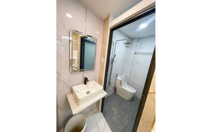 Bán ngôi nhà Đẹp còn mới xây dựng 3 Lầu Ngã 7 Lý Thái Tổ Lê Hồng Phong Q10 giá thấp 5 Tỷ 180 TL
